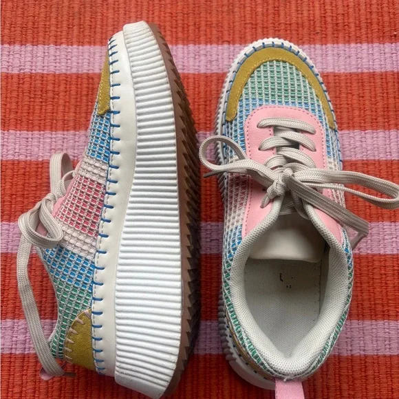 Nicole Miller size 7.5 multicolor  patchwork Sneakers. Platform sole. Comfy! - Picture 6 of 7
